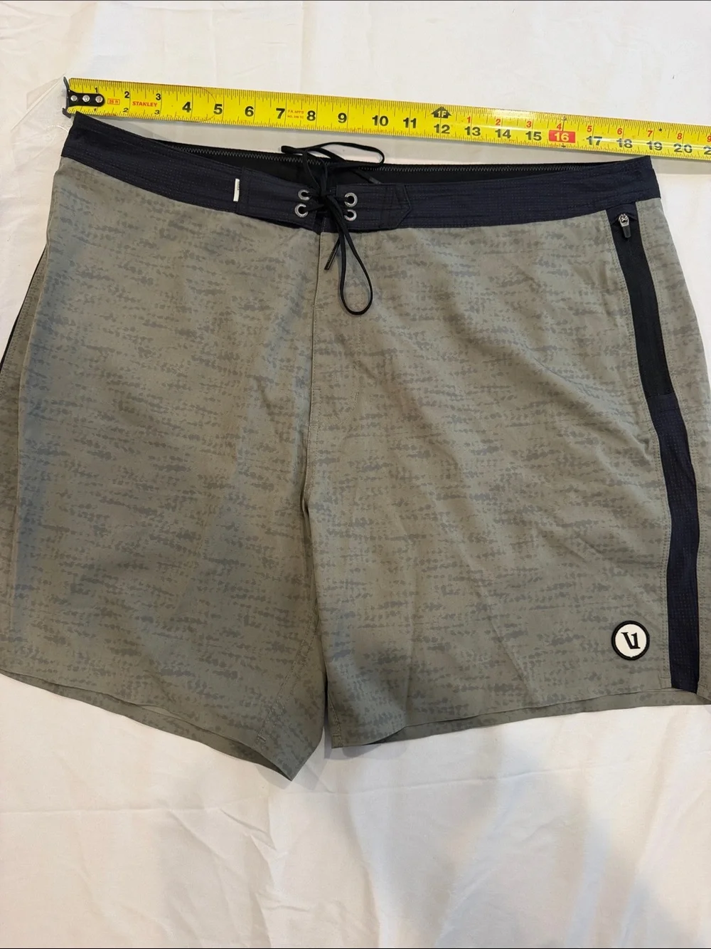 608106 Vuori Peak Board Shorts Drawstring Green Black Men’s 36 7” Inseam V374